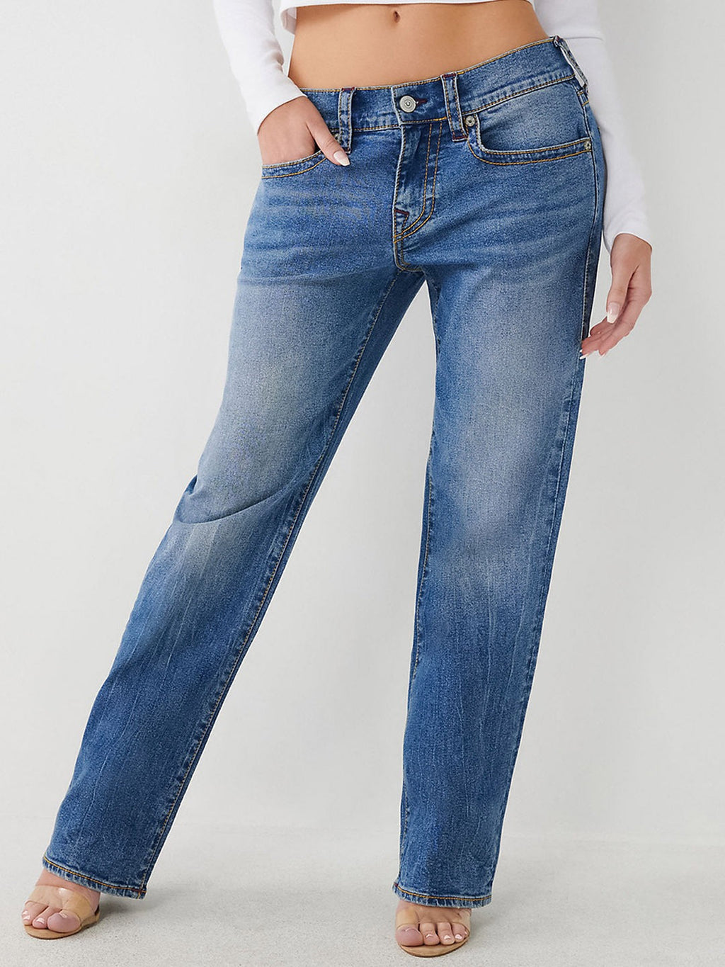 Women Straight Fit Low Rise Clean Look Heavy Fade Stretchable Jeans